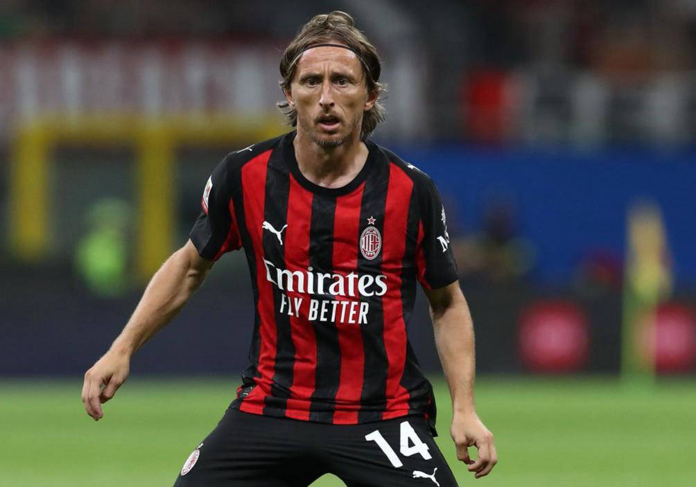 诺坎普国王，巴萨对阵毕包第10分钟时主场观众高喊“梅西”