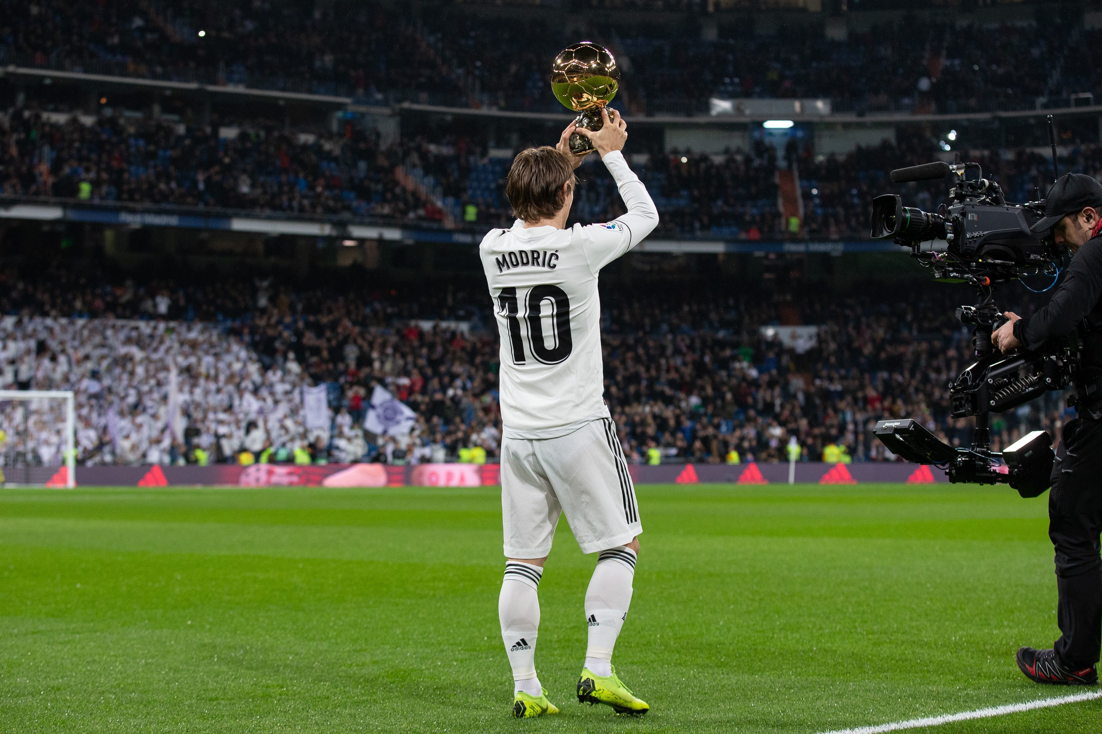 科莫总监：除为帕斯提供比赛与成长环境，我不知道还能做什么