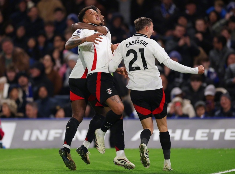 玻利维亚杯发生大规模斗殴，17人被罚下，警方被迫使用催泪瓦斯