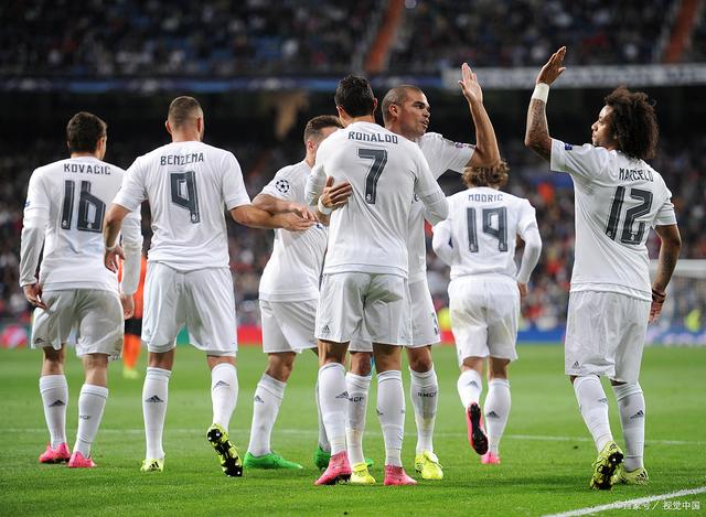 打满12分钟！怀特首节投篮10中5，得到12分2篮板2助攻