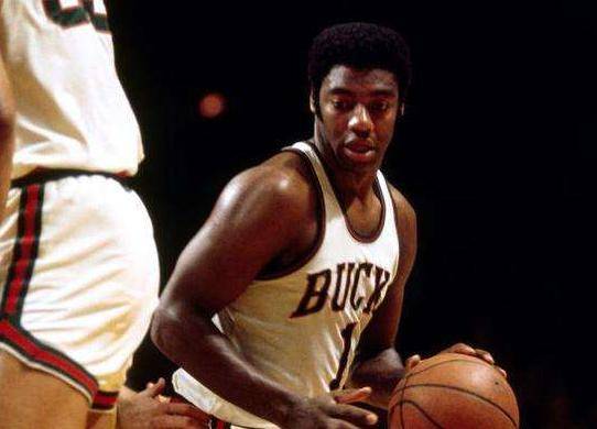 他在网前球 他在网前球